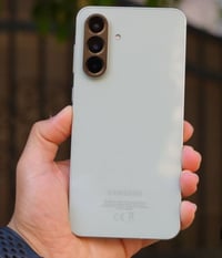كلكسي A56 ذاكرة 256 الجهاز مستخدم أسبوع نظافة 100٪ سعر 370 الف قفل شرط...