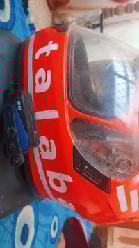 خوذة للبيع هيه وسماعتها قفلها 50/07716027640