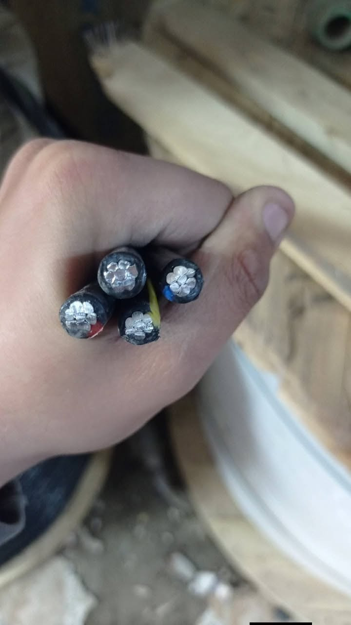 🔥 وصلت كيبلات جديدة وبأفضل جودة 🔌🔥
يوجد لدينا كل أنواع الكيبلات اللي تحتاجها 👇
✔️ كيبلات نحاس منشأ سعودي وظفيرة المنيوم منشأ تركي
✔️ قياسات مختلفة لكل الأحمال
✔️ يتحمل حرارة وضغط عالي
💸 أسعارنا منافسة وتناسب الجميع
كيبلات النحاس من 2*10 الى 4*95 سعودي المنشأ ويوجد ايضا كيبلات فلكس شعري
الظفيرة الالمنيوم من 2*16 الى 4*70 
ويوجد سنكل تك واحد المنيوم
خصومات خاصة للمقاولين واصحاب الكميات
📍 العنوان: (النجف الاشرف شارع المدينة عامود رقم 15) محلات فخر الدين
📞 للاستفسار: (***********)
🚨 لا تضيع الفرصة — الكمية محدودة!
