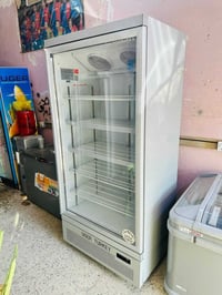 عارضات عامودي • مجمدات عامودي • مبردات عامودية • ثلاجات عرض • مجمدات ع...
