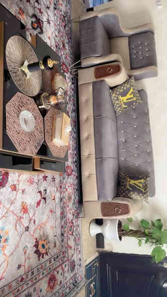 السلام عليكم تخم للبيع ١٠ مقاعد 
مع طبلات وسطية وسيت طبلات ذهبية 
للحجز والاستفسار السعر على الخاص 

***********
