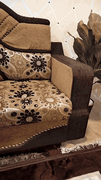 للبيع ديوان 8 أمتار خشب عراقي 5 قطع  السعر 450 07702096545 07508872865