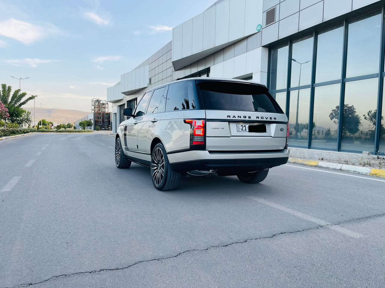 السلام عليكم 
للبيع .. 
رانج 2014 خليجي رقم سليمانيه الجديد سنوية وهزة جديدة 
ماشيه 167 الف حقيقي 
محرك سوبر ( كاز ) شرط 
كير شرط 
صدر امامي خلفي شرط 
فول مواصفات معروفة 
كفالة عامة من الضرر والصبغ 
السعر / 265 
العنوان / سليمانيه 
اتصل للأستفسار /‭0771 530 1717‬
