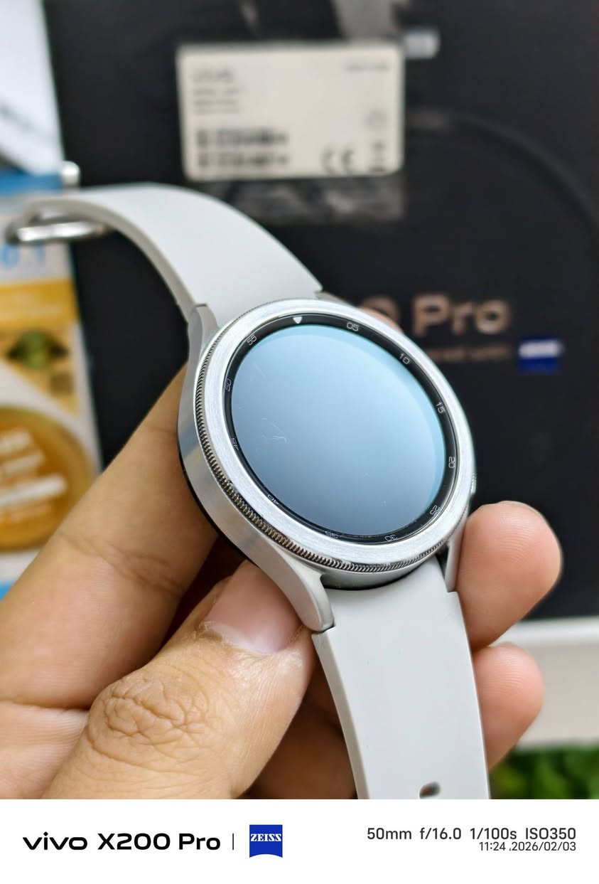 ساعة سامسونك 4 كلاسيك حجم 46
نظيفة جدا مع شاحنه و سير اضافي 
مكاني شارع فلسطين 
***********
السعر 100
