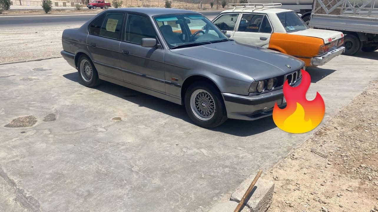 525.BM
موديل 93
فول عدا سلايت 
ضررها جامرلغ امامي طرف سايق فقط 
رقم سنويه جديد +بطاقه بانزين 
سياره مابيها نواقص جاهزه سعر 65 
***********
