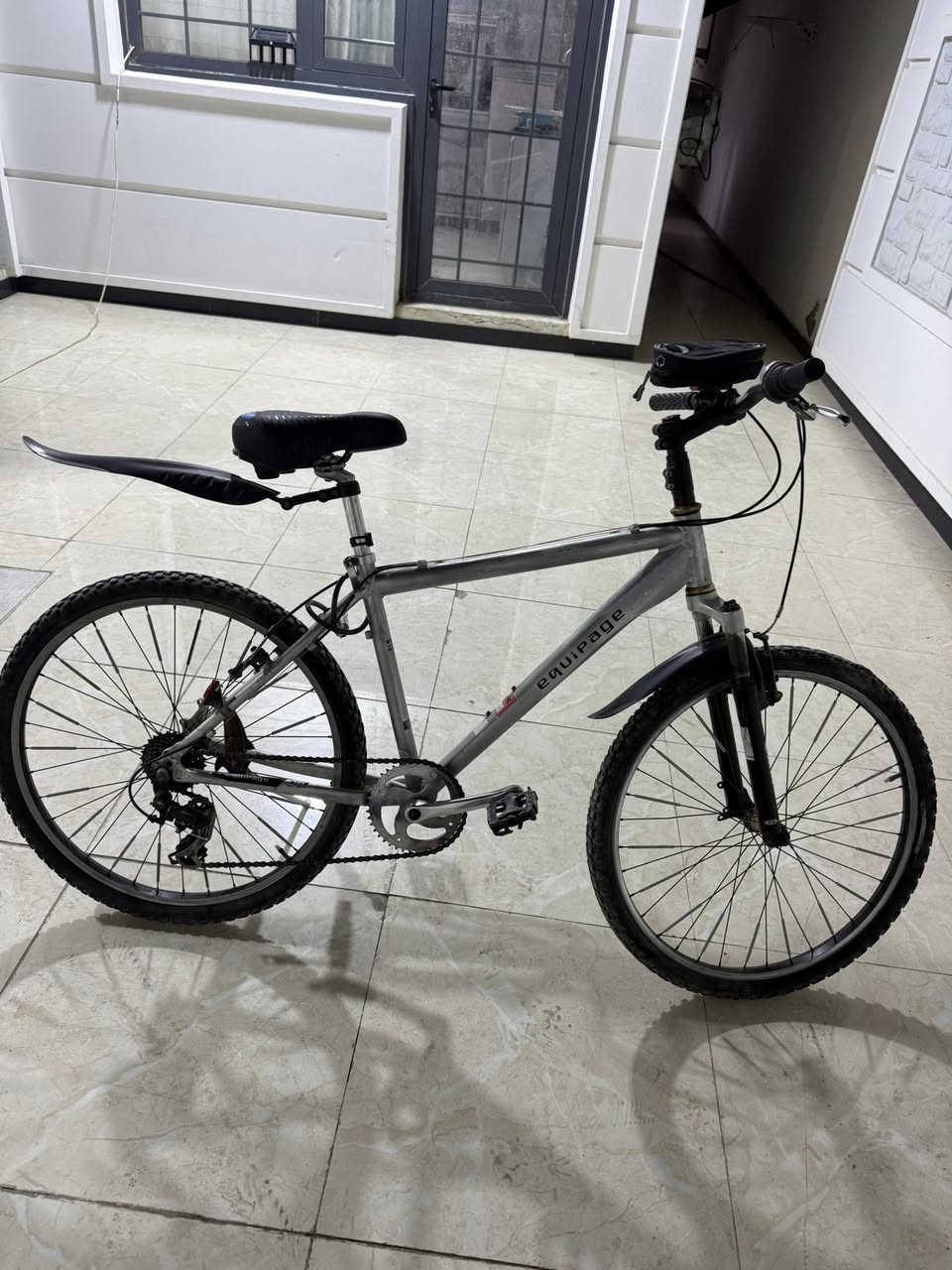 بايسكل للبيع ياباني باله معدن المنيوم حجم 26 السعر 125حاليا بي نقوصات بس تايراته يرادلهن جوب لان بايسكل صار متروك فتره بسبب العمل باقي نظيف مكاني دوانيه ام الخيل الاولى بي جنطه حامله موبايل


**إذا كنت صاحب هذا الإعلان وتريد حذفه لأي سبب، رجاءا أرسل رسالة إلى الدعم الفني**