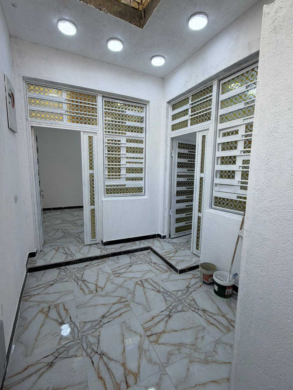 بيت للبيع بناء حديث
1...100م خلفي
2/طابو صرف ✅ 

العنوان 📌 حي الفداء نهاية شارع ابو لبنان

✅ بناء حديث

✅كونكريت طابوك وستاره وبيتونه شغل درجه اولى طابق واحد 

يحتوي على 👇🏻
غرفة وديوانية وصاله ومطبخ وصحيات داخليه وخارجيه

السعر 73 وبي مجال بسيط

ماعليك سوى الاتصال بالرقم *********** 🏪
