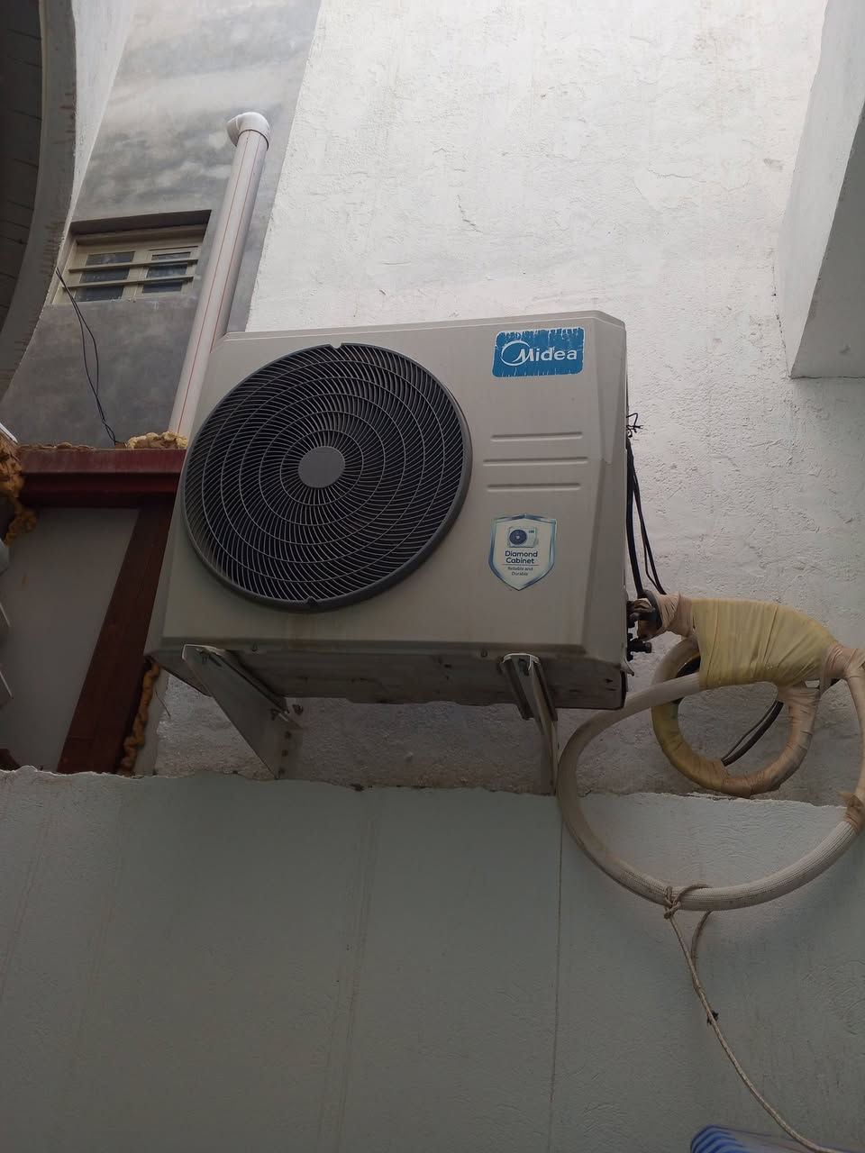 السلام عليكم سبلت ميديا 2طن نضافة90بل /100 تدفئه وتبريد تفحص وتاخذ السعر350قفل /وتساب***********/***********
