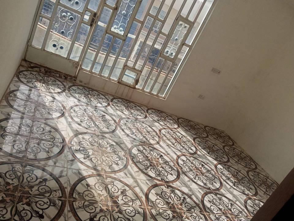 مشتملات ثنين للايجار كل مشتمل يحتوي على استقبال ومطبخ وصاله وصحيات وحمام في القاط الارضي وغرفه نوم في القاط الثاني موقع شارع سجاد ***********
