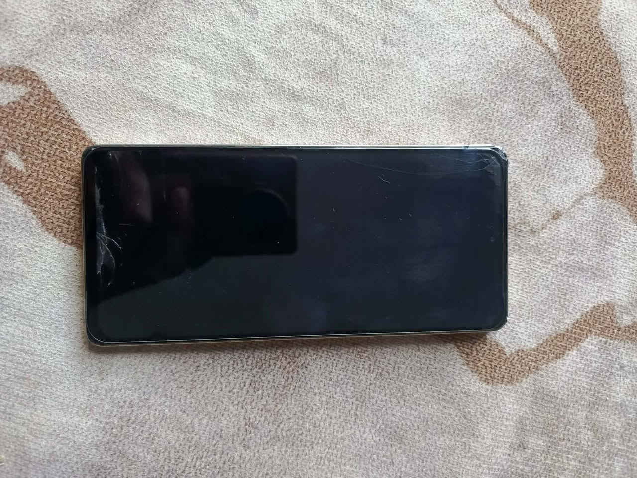 تكنو كامون 30 بي ذني الافطور بشاشة كدامكم كلشي موضح بصور ولفيديو أريد مراوس ويه إيفون 11 برو ماكس ونطي فرق 25 ألف رقمي ***********
