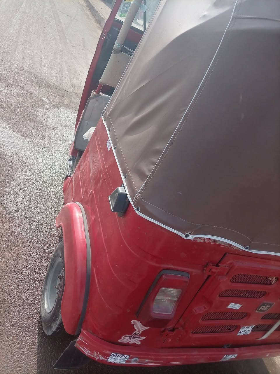 سلام عليكم تكتك للبيع مدريل 18رقم وسنويه تكتك نضيفه امانت الله البدي امام عينكم مكينه نضيفه خير من الله ماموكفتني بل شارع تخم تاير كهربائيات كلهه شغاله سعره 4600وبيهه مجال مكاني بغداد مدينة الصدر الرقم ***********
