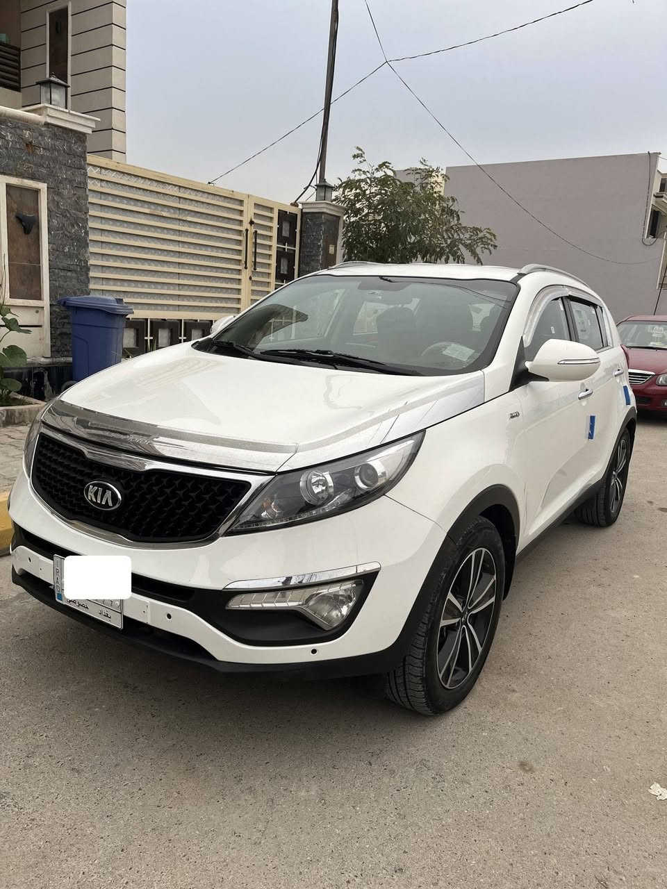 كيا #سبورتج 2017 AWD نظام #دفع_رباعي 
خليجي رقم بغداد مكفولة والسونار موجود بالصور 
الموصفات موضحة بالصور تحكمات ومانع تزحلق نظام منحدرات
السيارة كاملة من جميع النواقص وتخم تاير جديد 
مكاني ديالى بعقوبة 
السعر / 173$ مجال بسيط 
***********
