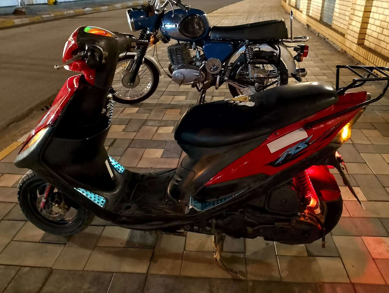 سلام عليكم دراجه لبيع كفاله  عامه من محرك كهربائيات محرك 49دراجه خير من الله بس كفر تجاري عنوان كوت رقم‏‪***********‬‏
