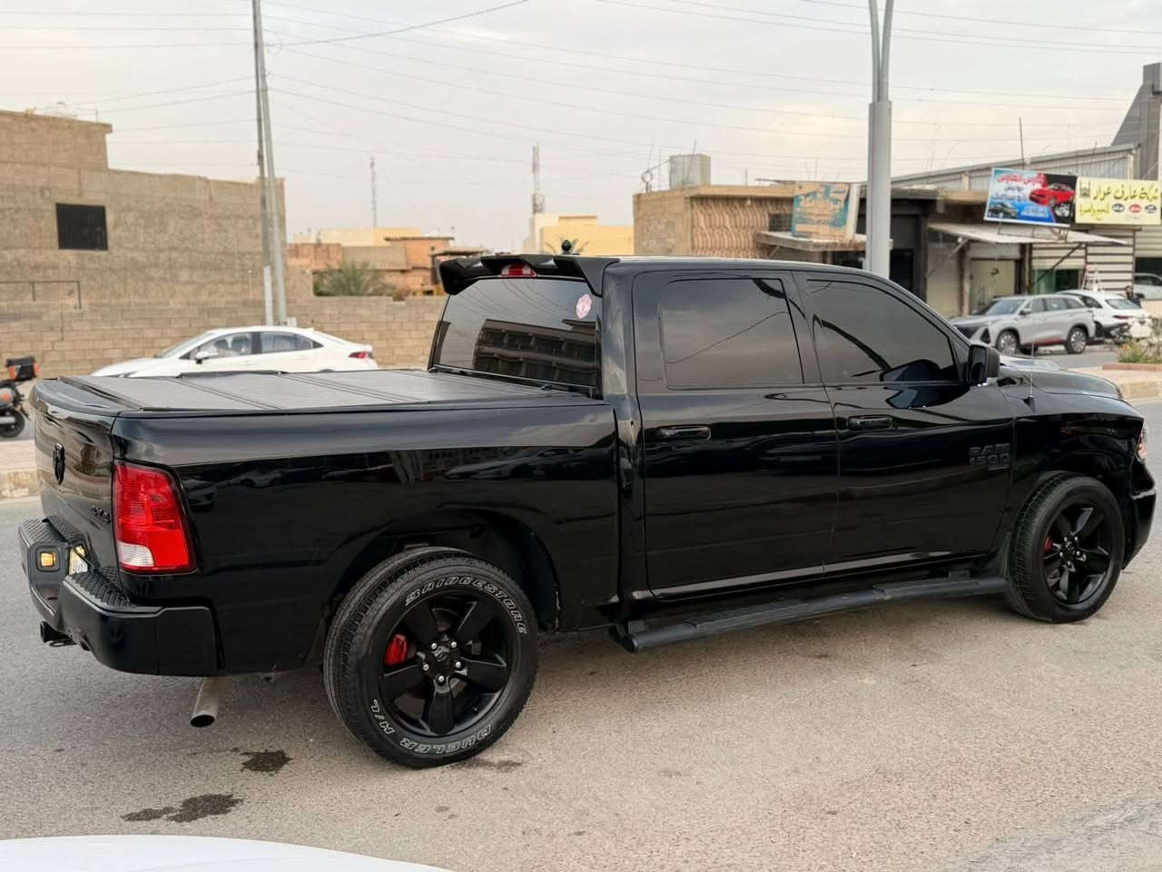 السلام عليكم
رام كلاسك 22
بيها شاصي 
وبارد بالجاملغ  الايمين حك شبر 
حساس خلفي 
الباقي كفالة 
وارد كندي 
سعر 225$ مجال بسيط 
***********
