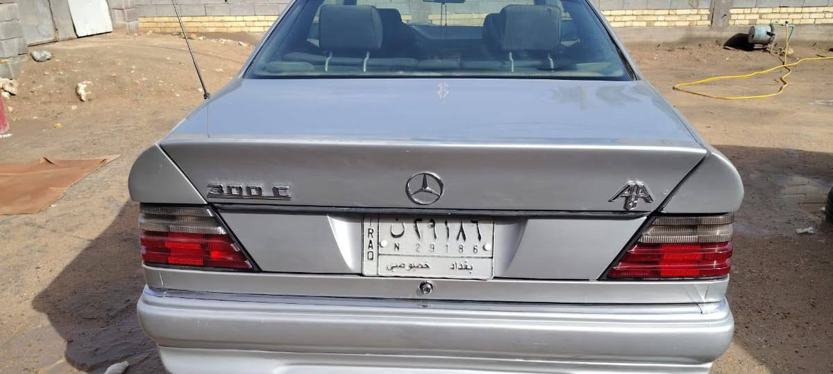 مارسدس بيبي دب كوبي موديل ١٩٩٢ بلادية بغداد مداور شوكة ميعجبك محرك وكير واكسل AMG ويل رياضي ١٧ تو سايز تخم تاير باتري جديد سرعة ٢٦٠ ستيرن رياضي حدادية مضبوطة كهربائيه فول دبل مروحة دبل فيت بم سلايت شغال طكتين السايرة متعوب عليه السعر ٦٥ ورقة وبيه مجال قليل مكانه نجف رقم الهاتف ***********
