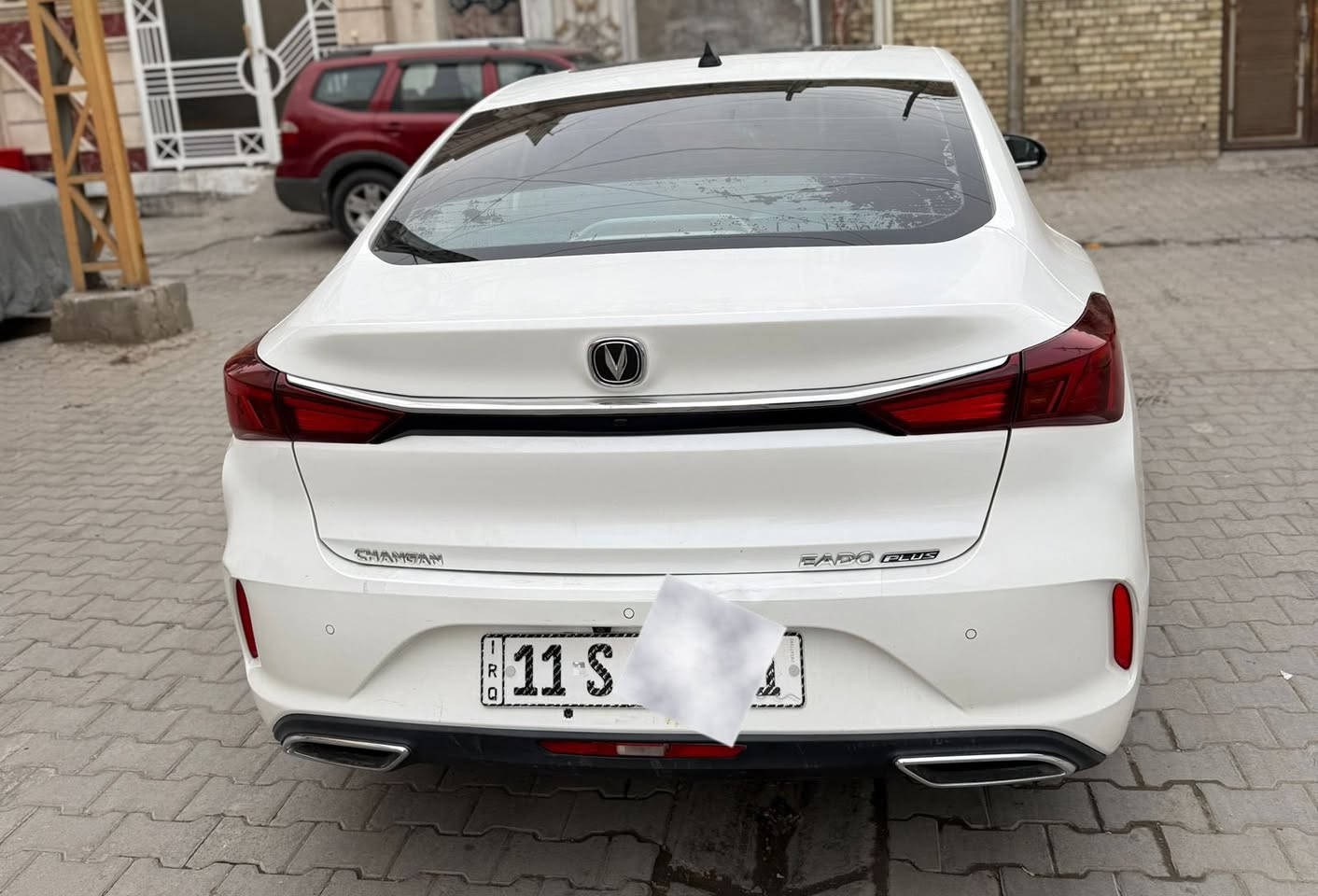 السلام عليكم 
شانجان ايدو بلاس s اعلى فئة موديل 22 السيارة فووول مواصفات (٣ أنظمة قيادة عادي وسبورت وايكو )(كامرات ٣٦٠ درجة )(بانوراما)ويل كب (بصمة)(مري شفط كشنات جلد )السيارة بأسمنا السيارة بيها صبغ بالبنيد وبيها بارد كد شبر بالباب الخلفية السعر ١١٧ بي مجال مكاني بغداد الوشاش *********** مكلف بالنشر
