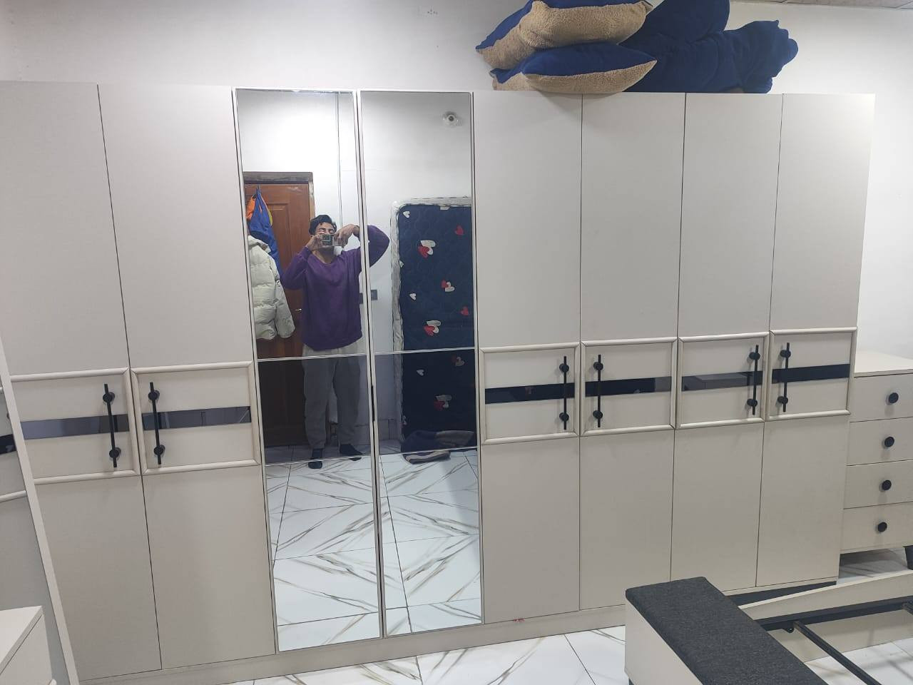 اسلام عليكم غرفه تركي  للبيع 10 قطع بيه شكم عيب وكلشي مذكور بل فيديو  النضافه ٩٠% السعر (٨٥٠) المكان كربلاء ***********
