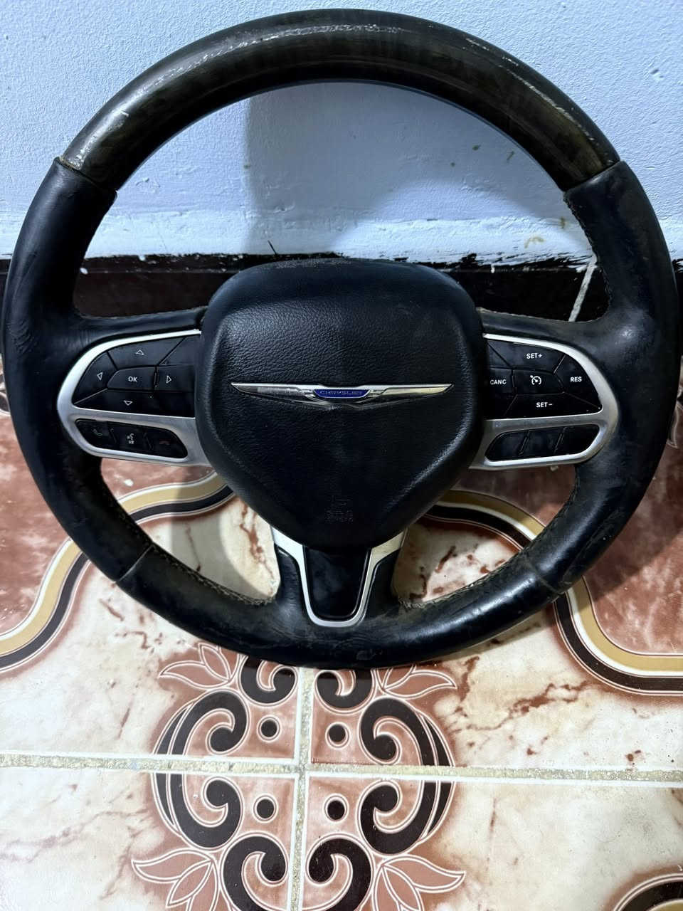 السلام عليكم 
دركة اوباما. 2014. فول بلاتينوم ام الشفتات كاملة مع لايرباك بلادي السعر. 150 الف. 
دركة اوباما. 2021 فول تدفة كاملة مع الايرباك.بلادي. السعر. 150 الف 
امانت اللة من امريكا للعراق ما مشدودات علا سيارة. والسعر بلاش ترة. هاتف. *********** بغداد.
