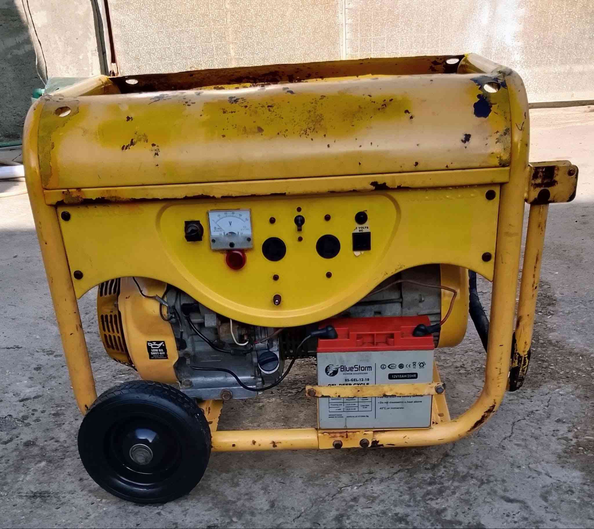 السلام عليكم . غراض مستعمله للبيع غراض نضيفه كلش صديقي محمد كان يشتغل بيهن . وهسه الله رزقه بتعين وعاف الشغل .. ويريد يبيع هاي الغراض يريدهن بسعر مناسب كلهن سوه او كل حاجه وحدها . ‏‪***********‬‏ هاذه رقمه اتصلو عليه الولد ما متواجد بلفيس . يكول الي يتصل يدلل ما ارجعه فارغ يشلع عيوني
