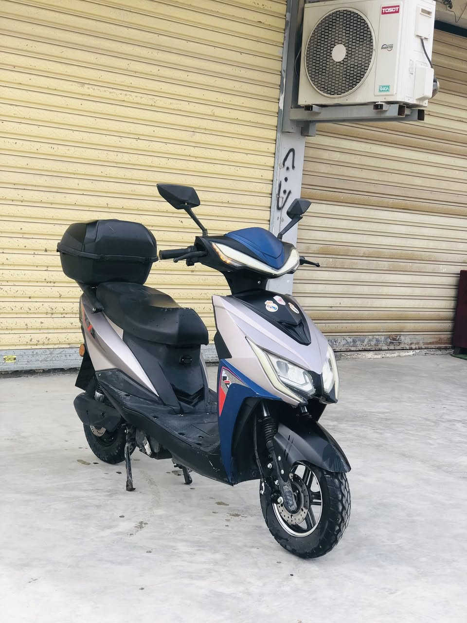 السلام عليكم
دراجة سكنس شحن للبيع 2025

المواصفات.... 

6بطاريات  3 سرع

السرعة 70 حقيقي

بصمة + دبل سويج 

نظام P  امان الدراجة

نظام R للرجوع للخلف

جوزة قطع نارية بالكامل 

شاشة دجتال  

الشحنة الوحدة تمشيك 45 كيلو

وبعد مواصفات الشحن المعروفة

دراجة خير من الله ونظيفة 

السعر 590 وبيها مجال  

العنوان/بغداد الغزاليه 

للاستفسار/اتصال او واتساب 

‭0787 075 9296‬
