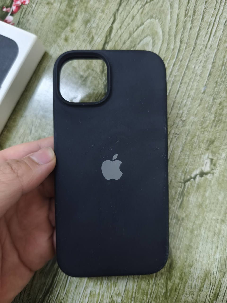 كفر سيليكون ايفون 13 العادي السعر 5 مكان الزهراء ***********
