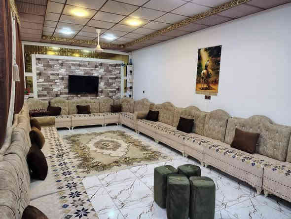 سلام عليكم بيت للبيع ديوانيه حي الزهراء شارع 20 قريب المشتل مساحه البيت 268 طابق واحد تلاثه غرف نوم مطبخ صاله براني 4في 10 زائد حمامات داخل وخارج كراج سيارات للمعلومات اكثر اتصل وتدلل ***********
