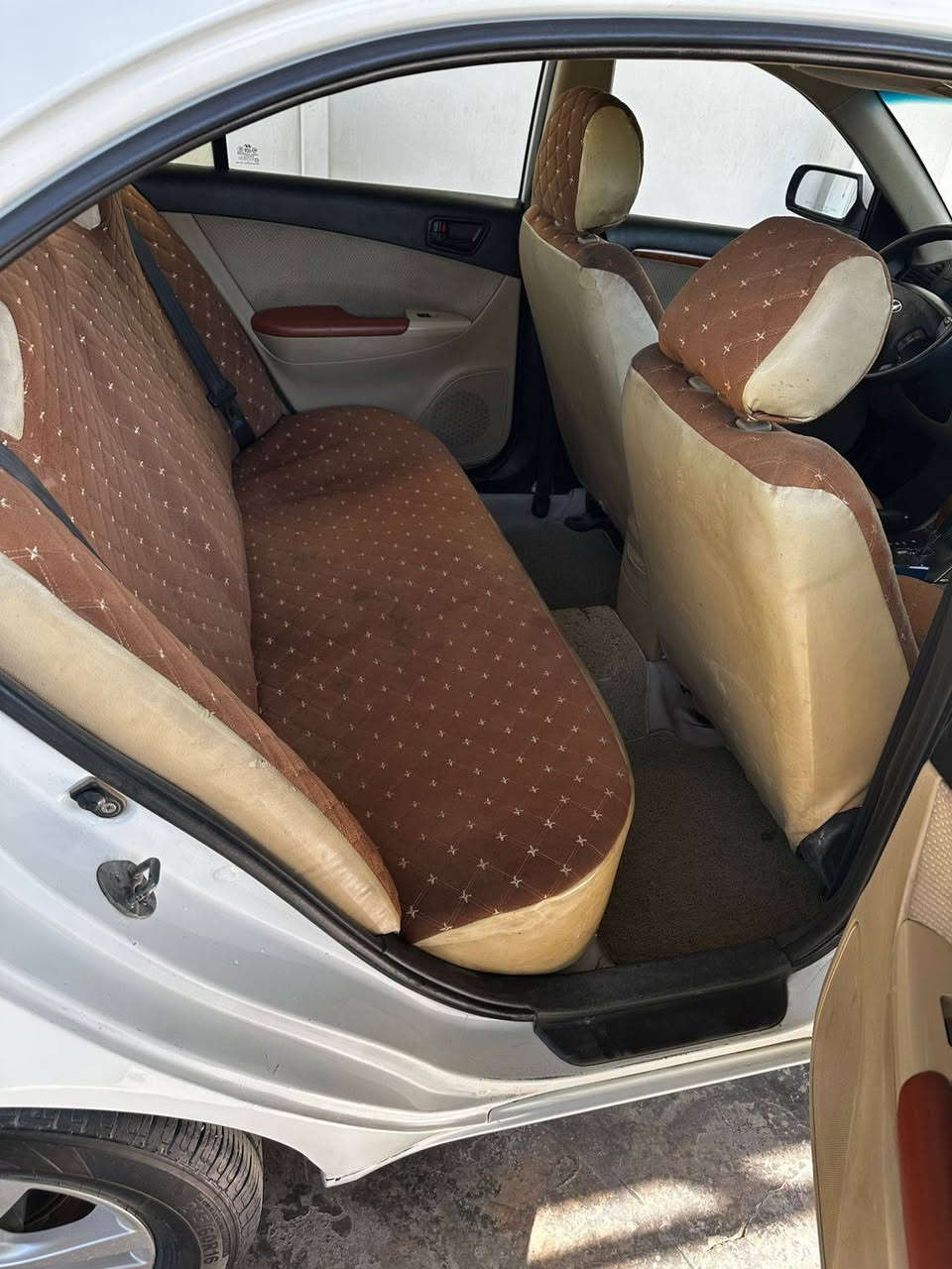 السلام عليكم
سوناتا ٢٠١١ خليجي بغداد
فتحة سقف.. اشاير مري.. محرك ٢٠٠٠ مكفول
تحكمات ستيرن...باب خلفي صبغ فقط 
مكان السياره صلاح الدين بلد.. السعر ١٢٨
***********
