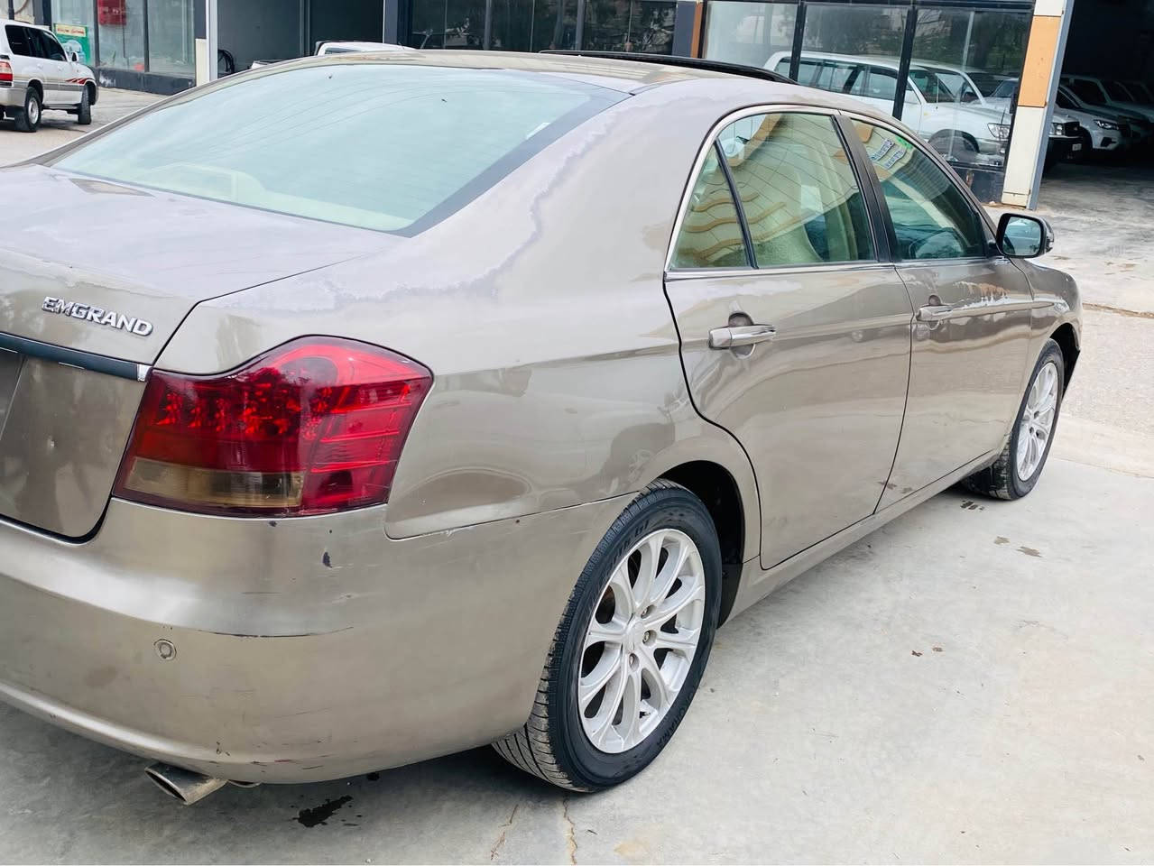 ئیگراند 2013  فول مواسەفات  بئ  رە قە م  سنەوی  لە گە لە  بەشەرتی  گێر ومەکینە و تەبریدو  ھەموگیانی بەشەرت سەیارەکە  زۆرجوانە مالێ دۆستە  
2 پارچەی سبوخە لێدانی  ھیچ  نیە سەیارەکە  زۆرجوانە 
سعری 39 وەرەقە کمیک مجال
لەکۆ یەدانیشم 
***********
*********** كويسينجاك, أربيل
