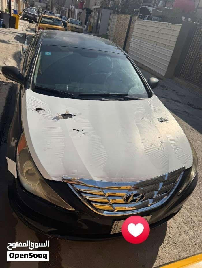 79$ ورقة

عنوان الإعلان: سوناتا أمريكي مضلع 2011
الموقع: بغداد،
المعلومات الأساسية:
• النوع: هيونداي (Sonata)
• الفئة: Sport
• سنة الصنع: 2011
• الحالة: مستعمل
• الكيلومترات: 2122 كم
• نوع الوقود: بنزين
• ناقل الحركة: اوتوماتيك
• المواصفات: مواصفات أمريكية
• حالة الجمرك: مجمركة
المواصفات الخارجية والداخلية:
• اللون الخارجي والداخلي: أسود
• نوع الهيكل: صالون / سيدان
• عدد المقاعد: 4
• حالة الهيكل: ممتازة بدون حوادث
• حالة الدهان: أُعيد دهانها كلياً (مصبوغة حزام)
وصف البائع:
السيارة جاهزة من كل شيء ما بيها نقص، علماً أنها مصبوغة 

حزام وبها 3 قطع للجمالية. السيارة باسمي الشخصي

***********

