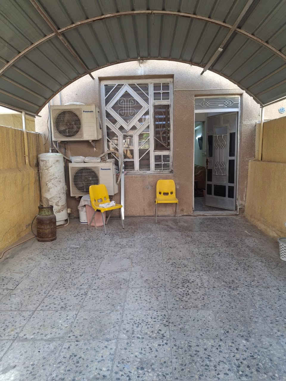 مشتمل للايجار بالمنصور حي المتنبي قرب كباب نينوى يضمن  ثلاث غرف نوم حمام كراج هول مؤثث كامل مكيف للاستفسار ***********
