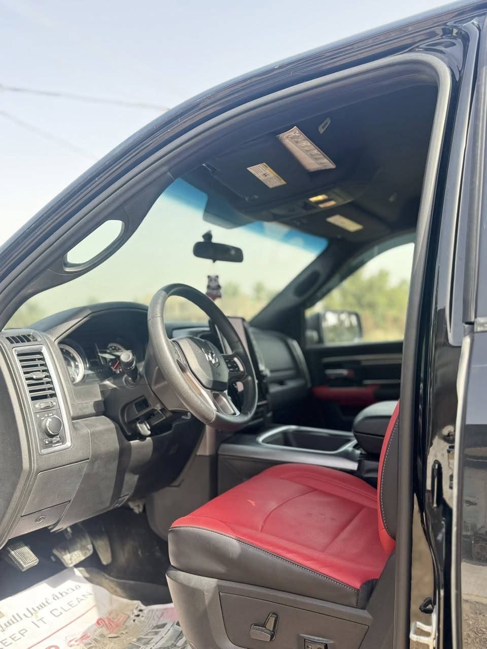 السلام عليكم للبيع دوج رام كلاسك
مكينه 6سرندر 3600 اقتصاديه 
رقم اربيل  تحويل بأسم المشتري 
ماشيه 50 
تايرات جبليه ونفخات وسبيسرات
باب طويل بدي كصير المرغوب 
هزه وسنويه وأرقام جدد
شاشه تيسلا
كشنات جلد كهربائي 
حادثه صفه اليمنه بصيط بدون دواخل ايرباكات سليمه
للاتصال 
***********
***********
