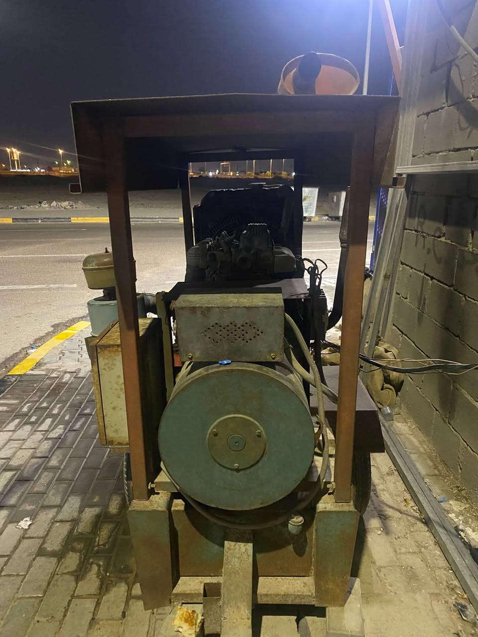 سلام عليكم
مولد كيا للبيع
٣٠ كيفي
راس توليد كبير تنطي ١٢٠ أمبير 
مكفوله من كلشي 
مكاني البصره 
رقم الهاتف ***********
