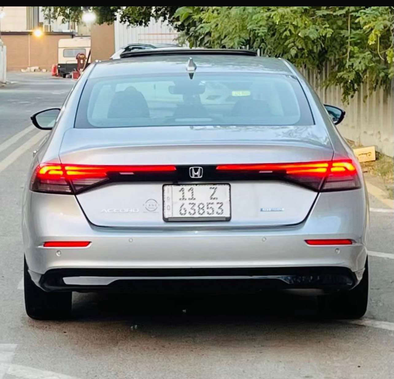 هوندا اكورد exl موديل 2023 هايبرد 
 
السيارة ماشيه 45 كم

فول مواصفات 
• مكينة 2000 هايبرد تنفس طبيعي
• كير اوتوماتيك 
• شاشة كبيرة
•فتحه سلايد
• كاميرا خلفية 3 انظمة
• كرسي كهرباء جلد  لون اسود  
• رادار امامي
• مانع تصادم
• محدد مسار 
• تصحيح مسار
• شفتات بالستيرن
• مثبت سرعة
• مانع انزلاق
• دخول ذكي 
• إنارة ترحيبية
• هندبريك كهرباء
• عداد ديجيتال
•لايت عدسات زينون
• نظام اوتو لايت Auto
• لايت العالي زنون 
اوتو هولد للبريك
• حساسات مطر 
• حساسات امامي خلفي 
• حساسات ضغط هواء الإطارات
• أوامر صوتية
• 4 أنظمة قيادة (eco,individual , sport,normal )

السياره وارد امريكي حتدثها دعاميه اماميه فقط

السعر 203 وبيها مجال لشراي

مكان السيارة بغداد  العامريه للتواصل 
*********** بغداد, العراق
