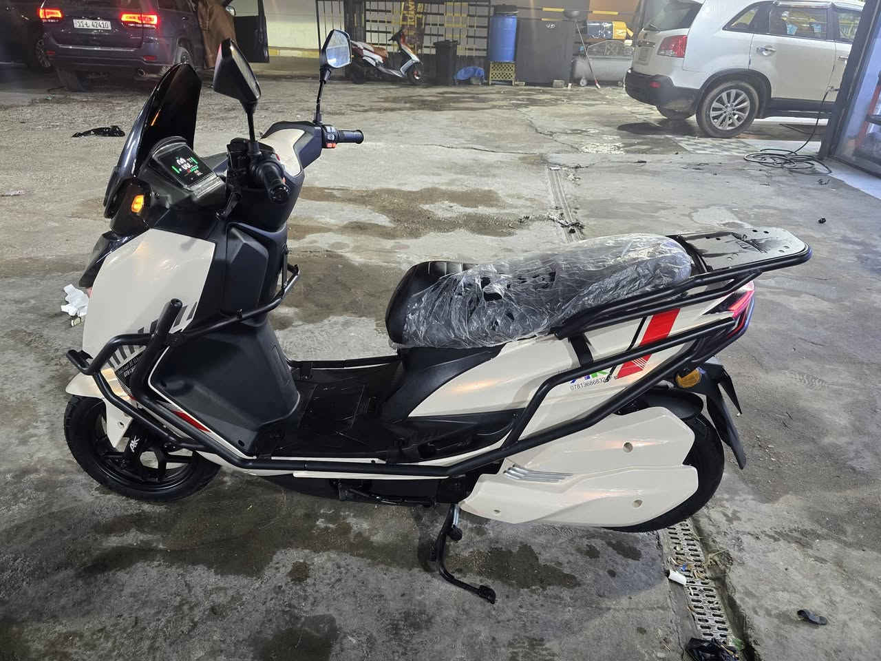 السلام عليكم
دراجة شحن موديل 25 🛵
استخدام شهر تقريبآ  ✌️
شركة الاخوين من محمد مزهر 🤝
ام بي ثري بلوتوث 🎶
الانارة ال اي دي متغيرةة تنربط ع التلفون وتختار اللون الي يعجبك 💡
علمآ سعر الدراجة الجديدة مليون و 300 الف 💰
مكاني الشركة مقابيل مدينة العاب السندباد 📍
السعر 950 
للأتصال *********** 📞
