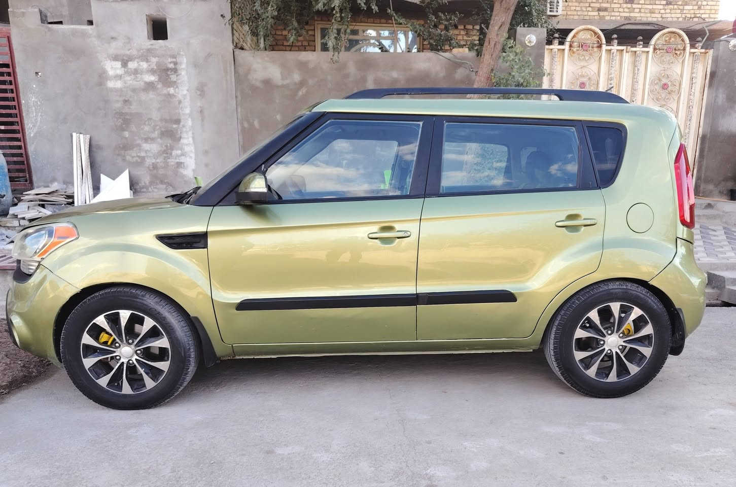 السلام عليكم
كيا صول 2013 وارد امريكي تبديل جاملغ 
محرك 2000دوش فول مواصفات عده البصمه 
بيها رش صبغ اثر جراد بدون معجون سعر80 بيها مجال بسيط ***********
