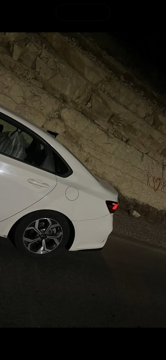 كًية فورتي —2019
وارد امريكي —بدون صبغ 
بدون دواخل —بدون ايرباك 
السيارة بسمي بغداد  
السيارة ماشيه 95000mi
لون ابيض — السيارة نص فول 
السيارة كير at محور مو svt 
حادثة بص قابق جنطة 
و بيه ملاحضات بصيطه 
*********** وتساب
