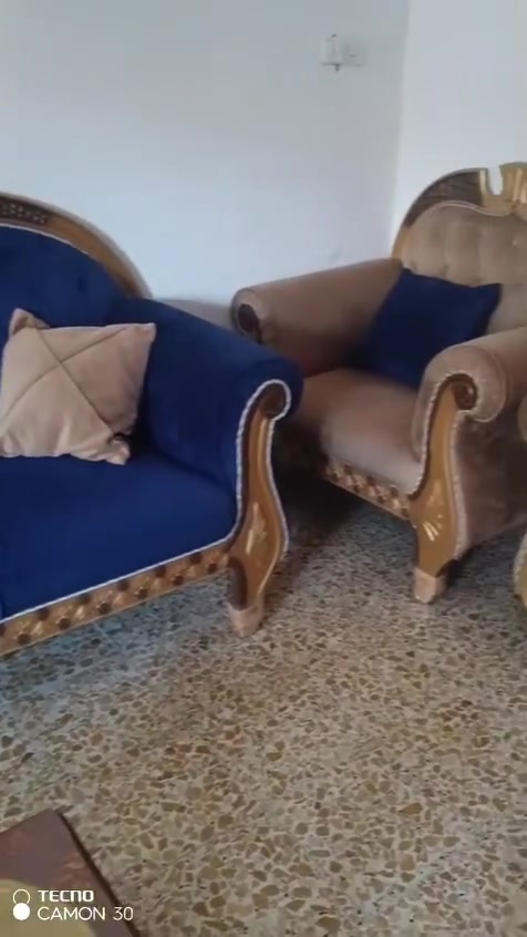 تخم قنفات جديد ونظيف جداً للبيع المكان الشعب تلفون ***********
