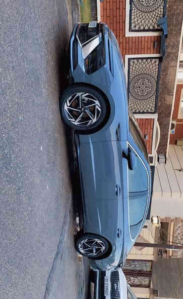 سوناته لبيع  موديل 2025 ماشيه 16.500الف  ميل الشكل الجديد لون مميز (سموك )دخول جديد
مرقم بغداد معوقين رقم دولي 
السياره نضافه ١٠٠٪؜ جديده كلش ونصبتها كلش حلوه تجي وشوف شخط مابيها 
حادث بدون ارباك شرط فقط تصليح جاملغات خلفيه اثنين وقبق جنطه مبدل نفس لون ودعاميه سياره بدون شاصي بدون حوض كله مكفول 
 -فؤل مواااصفاات
-داخل لون ابيض  
-مكينه 2500
-سقف بنراما
-شاشه متصل 
-كير تعليق 8 نمر تعلق
-تدفى كشنات 
-تبريد شاشه لمس
-مقاعد كهرباء 
-ثلاث انضمه قياده 
-ارباكات مقاعد 
-كامره دواره محيطيه وخرائط 
-اناره ترحيب يدات وشاشه 
-زجاج ملون مانع الحراره 
-لد امامي خلفي مع عدسات لايت 
-مخارج تايبسي امامي خلفي 
-التحكم على المنحدرات 
-مستشعر وقوف 
-شحن واير ليس 
-شاشه كبيره خرائط
-نقطه عمياء بلمري 
-تشغل عن بعد 
-حساسات امامي
-رادارات امامي خلفي عدد 3 
-نضام فرمله الطؤارئ
-وسادات هوايه 6 
-مصابيح زينون اماميه مع لد امامي متصل .
-ابل كار بلاي !
-محافضه على المسار 
-اوتو هولد 
-هاند بريك كهربائي
-مود درايف 
مكان سياره بغداد السعر195 وبيه مجال 
اي استفسار ***********
