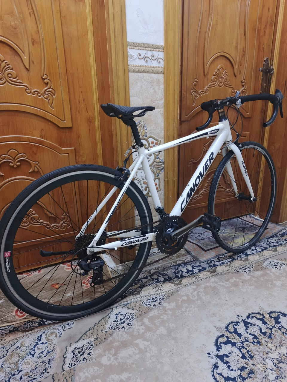 دراجة هوائية
رود ماركة كانوڤر المانية الصنع
 سستم شيمانو تورني 8*3
سرج كاربون فايبر 
ارتفاع فريم50 حجم28
الدراجة نضافة95بالمية 
السعر 195الف 
مكاني كربلاء الحر الصغير توصيل ماعندي 
***********
