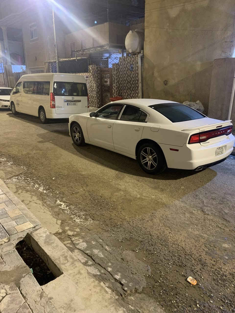 سلام عليكم 
جارجر موديل 11 
مواصفات عاديه شاشه زغيره كير كصبه رقم بغداد الالماني بسم ولد صديقي سنويه لل82 
السياره جاهزه مابيهه اي شي تخم تاير جديد ويل 18 خليجي الاصلي مو تجاري لايت زنون العالي نهار والناصي ليموني يخبل 
بيهه الجاملق الامامي وباب وره السايق مصبوغ
مكان السياره بصره كزيزه ***********
السعر 145 وبيهه مجال لشراي
