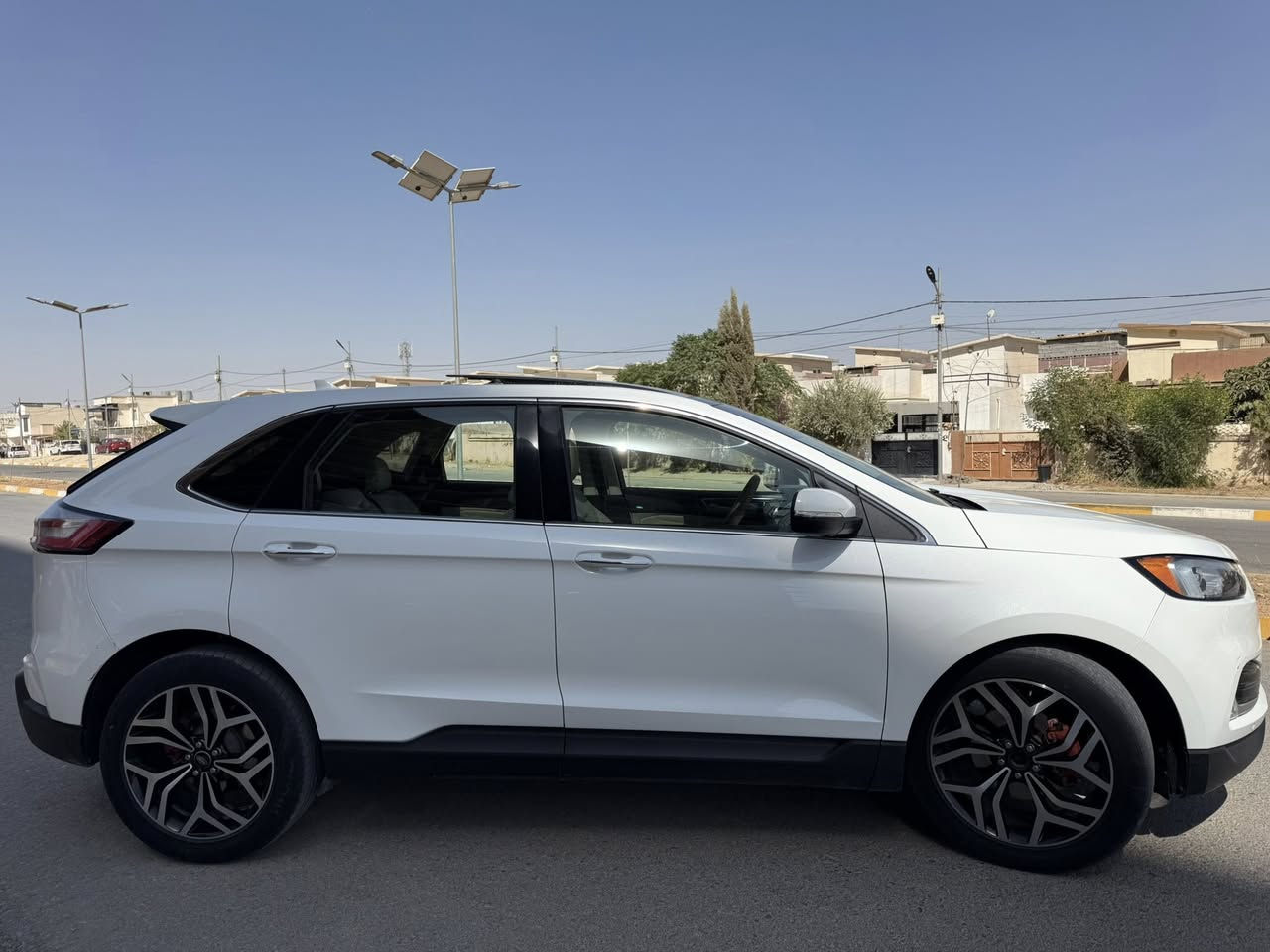 السلام عليكم فورد ايدج 2020 تيتانيوم 1/1 معروفه مواصفاتها بدون صبغ السياره نضيفه ضررها بدايه الجاملغ مال سايق تعديل BDR وبدون دواخل 
كير ومحرك وتحويل بشرط ايرباك ستيرن فقط 
تفاصيل اكثر
***********
