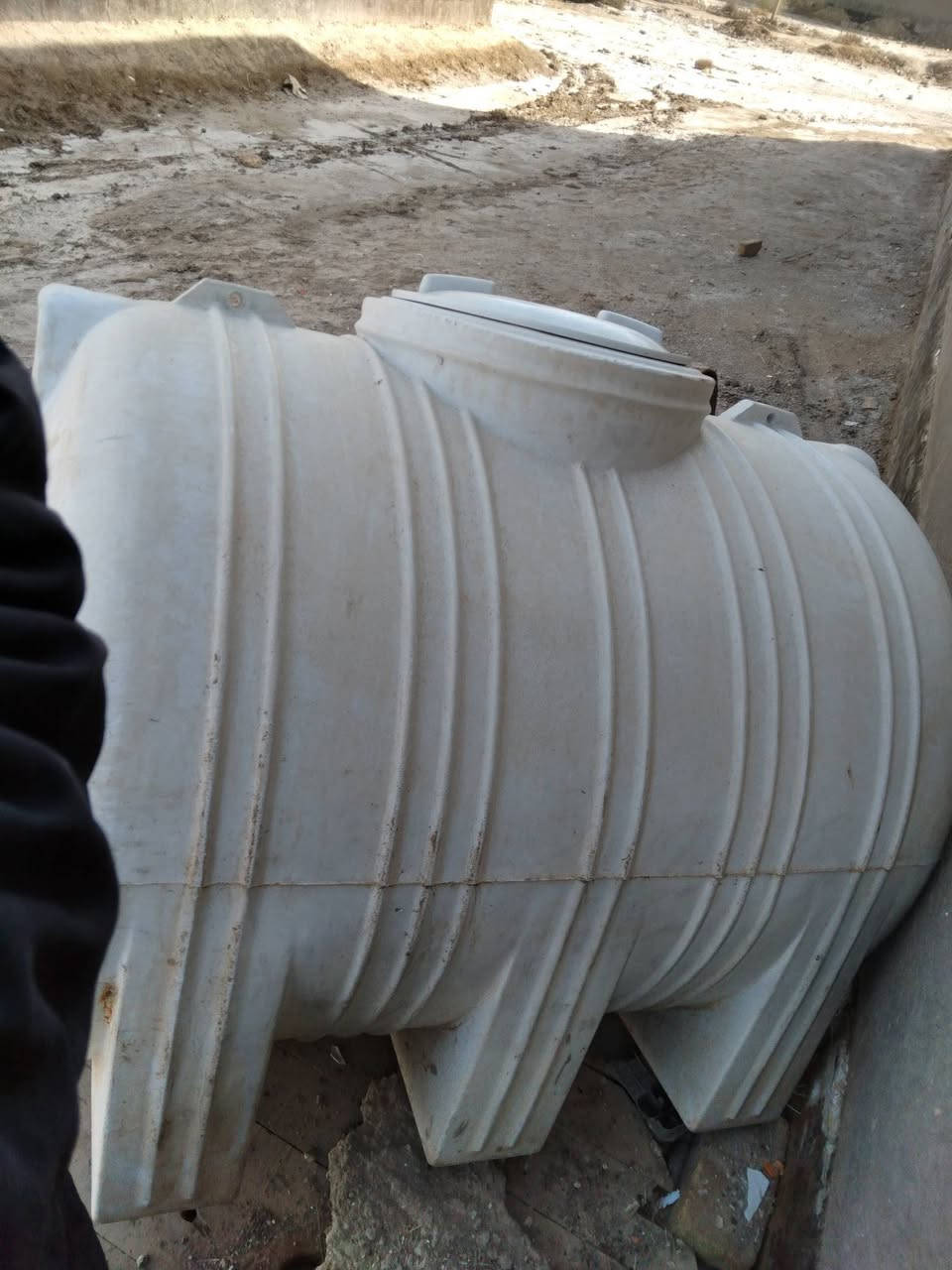 تانكي ابو الالف بيه شك كد اصبع ملحوم جديد سعره 40 الف وبيه مجال قليل اتصال او مراسله الصفحه ***********
