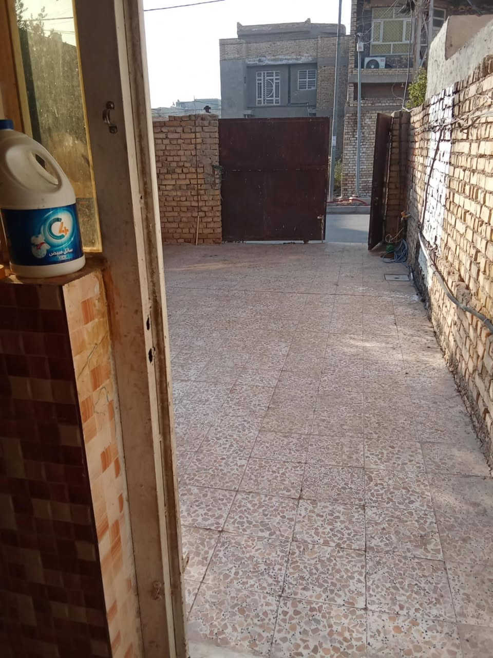 الكوت :
بيت مساحته 250م في حي الجامعه نهاية شارع محطة الغاز طابق واحد متكون من غرفتين وهول واستقبال ومطبخ وصحيات داخليه وخارجيه وكراج وحديقه وبيتونه وستاره بناء حديث بصف الركن عرض الشارع 10م خدمات كامله فول بقية التفاصيل يم صاحبه السعر 160 مليون وبيه مجال .
.


**إذا كنت صاحب هذا الإعلان وتريد حذفه لأي سبب، رجاءا أرسل رسالة إلى الدعم الفني**
