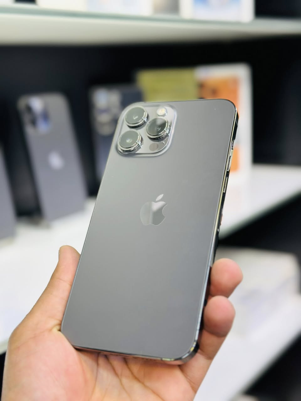 السلام عليكم 
ايفون 13 برو ماكس 256 مبدل شاشه وبطاريه اصليات
256 نظيف الجهاز السعر 450 قفل مكاني الدوره
***********
