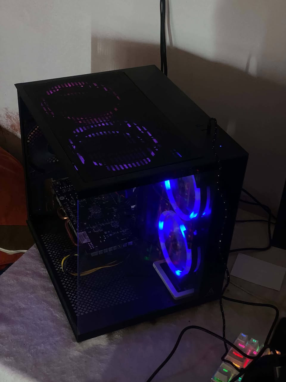 السلام عليكم حبايب
تجميعة بسيطة للبيع
Cpu:i7 4790k
M.B: b86 asus
Ram:16g samsung
Gpu:RX 580 8g غير مجدد
Ssd:128g
Hdd
Case:شبيه دارك فلاش 5fans RGB

حبايب التجميعة نظيفة وحلوة وتشغل اغلب الالعاب والي يريد يكسر سرعة يكدر يكسر ويحصل اداء اقوى منها من الرامات او المعالج وحتة الكرت بشي قليل لان قبل اسبوع مبدل معجون mx4 

سعر التجميعة:375الف
توصيل موجود جميع المحافظات 
اتصال او واتس:***********
ادمن وافق حب🤎🫶🏽
