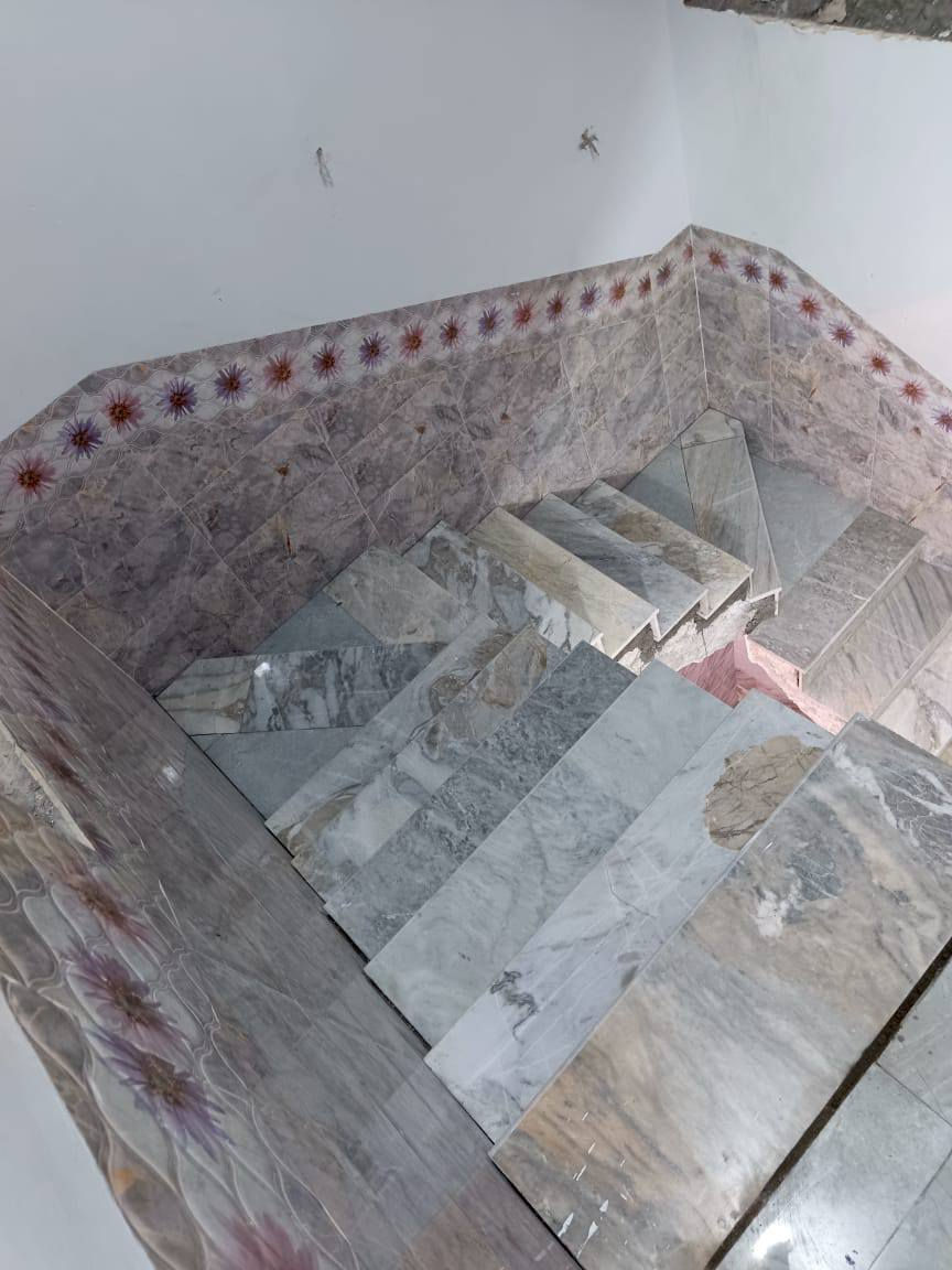 السلام عليكم. هاذه شغلنه ارضيه جدران سيراميك بورسلين كاشي مرمر كرانيت شغل درجه اوله شرط اليزر ***********
