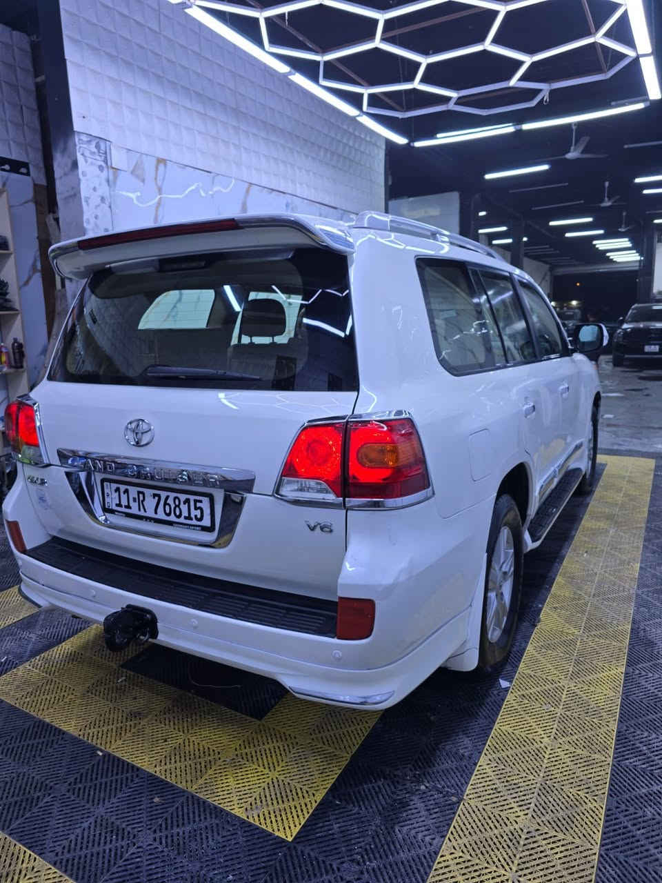 الإسلام عليكم لاندكروز مونيكا ٢٠١٤بريم فول مواصفات معروفه مواصفات البريم رقم بغداد باسمي السياره بيه صبغ شبر بالجاملغ الخلفي يم قبق البانزين وملاون الجاملغ يعني قطعه بيه السياره والباقي مكفول السياره تخم تاير ياباني جديد مكينه حداديه خير من الله مكان السياره بابل معروضه ٣٧٠وبيه مجال للاستفسار الاتصال ***********
