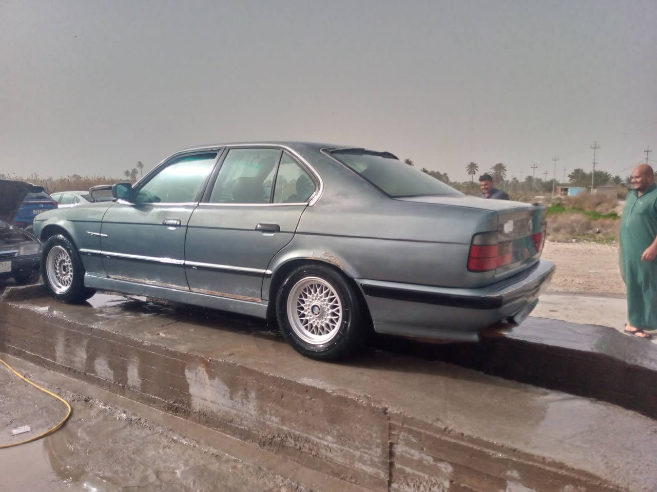 يا لله السلام عليكم 525مفتوح مكينه جديده توني شادها كير بي كنترول عاطل ما تاخذ بس دي والبك والثاني واكف بي كنترول حداديه بل جيس باتري جديد رقم انبار المالك يريد تحويل السياره جاهزه وجديده وبلاديه بدون صبغ حته بيها جراد السعر 34وبيها مجال  للستفسار *********** للعلم السياره فول كروز سرعه فتحه برده خلفيه بلاديه
