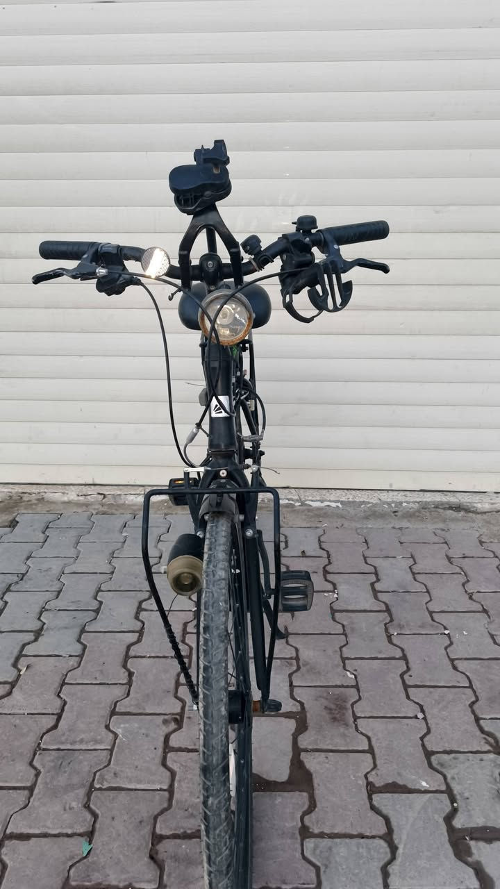 🔥🚲 للبيع — باسكل ياباني أصلي فل مواصفات 🚲🔥
إذا تدور على باسكل قوي + خفيف + نظيف جداً + مكمل بكل الإضافات… هذا هو 👌💪

✅ ياباني أصلي 🇯🇵

✅ هيكل ألمنيوم هيدروليك — خفيف وقوي

✅ قياس 27 — مناسب للشباب والكبار

✅ 7 سرعات ⚙️ — قيادة مريحة بكل الطرق

✅ نظافة 99% — استعمال خفيف جداً ✨

✅ كل القطع بلادي (شغل شركة) 🏭

🔧 إضافات كاملة وجاهزة:

✔️ دبل استاند (وسطي + جانبي)

✔️ حامل أكواب 🥤

✔️ حمالة شمسيه  ☀️🔋

✔️ دبل جرس 🔔🔔

✅ جاهز للركوب مباشرة — بدون أي صرف

💰 السعر: 250,000 دينار فقط (قابل للنقاش للجادين)

🚀 ممتاز للدوام، الرياضة، والمشاوير اليومية

📩 للحجز أو الاستفسار خاص

⚡ قطعة وحدة — اللي يلحق يلحق ⚡


**إذا كنت صاحب هذا الإعلان وتريد حذفه لأي سبب، رجاءا أرسل رسالة إلى الدعم الفني**