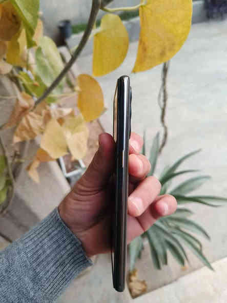 ريلمى q3pro 

ذاكره 128 رام 8 
جهاز نظيف و ما مفتوح 
سعره 120 الف بي مجال حك الجيه
للاتصال 
*********** كركوك
